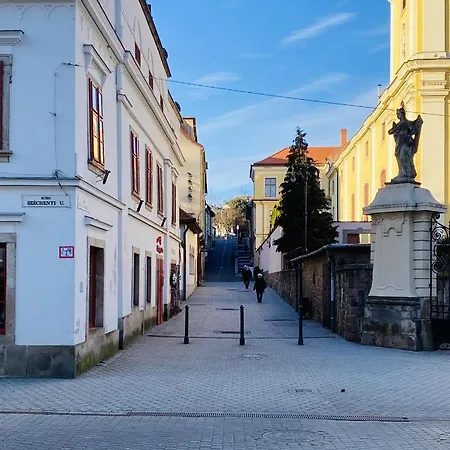 Urania Apartmanhaz Lägenhetshotell 4*
