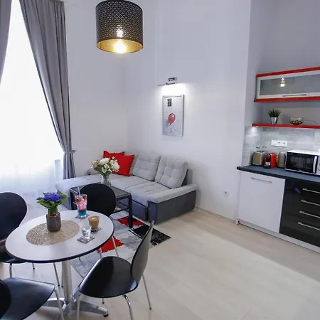 Urania Apartmanhaz