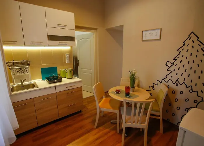 Ξενοδοχείο με διαμερίσματα Urania Apartmanhaz Έγκερ