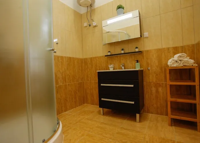Urania Apartmanhaz 4* Έγκερ