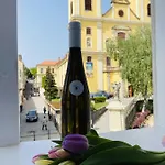 Urania Apartmanhaz מלון דירות אגר