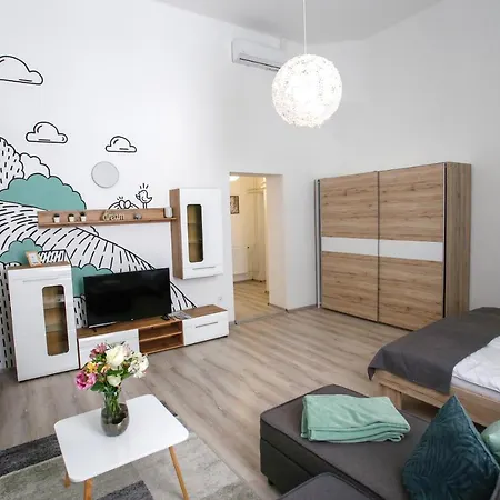Urania Apartmanhaz Эгер