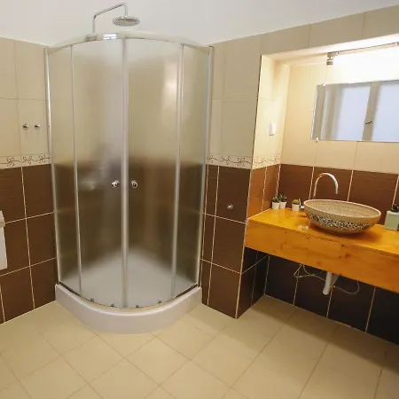 Urania Apartmanhaz Lägenhetshotell Eger