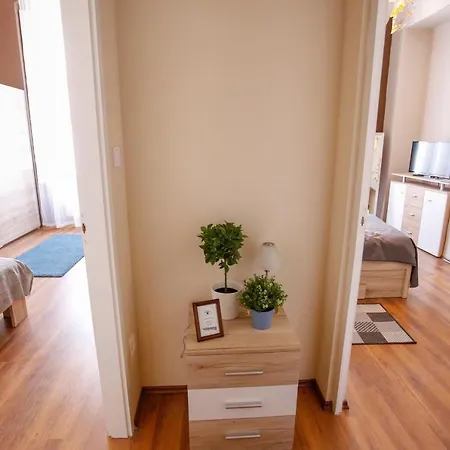 מלון דירות Urania Apartmanhaz 4*