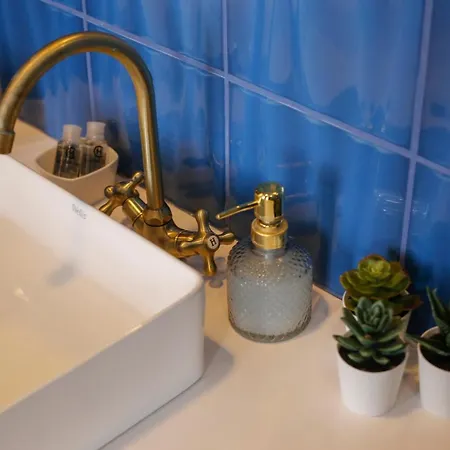 Urania Apartmanhaz אגר