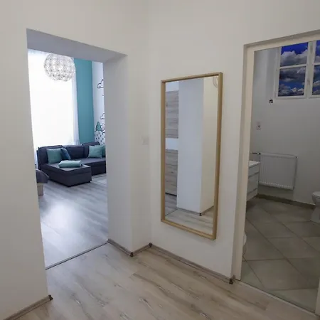 Urania Apartmanhaz מלון דירות 4*
