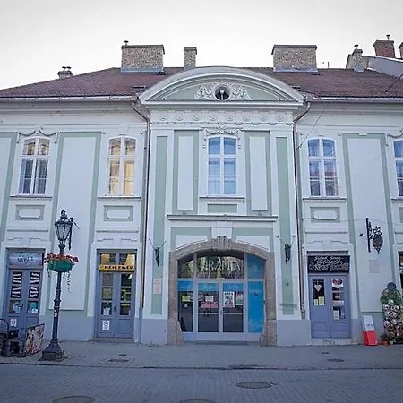 Urania Apartmanhaz 4* Eger