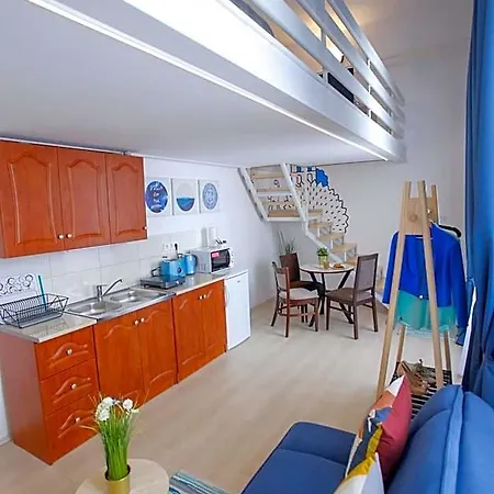 Urania Apartmanhaz מלון דירות אגר