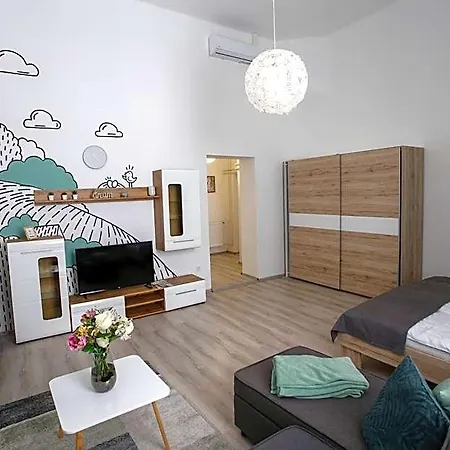 Urania Apartmanhaz Aparthotel 4*