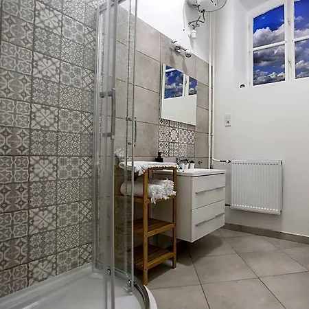 Urania Apartmanhaz מלון דירות אגר